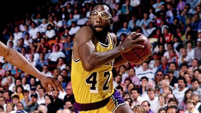 james worthy lakers